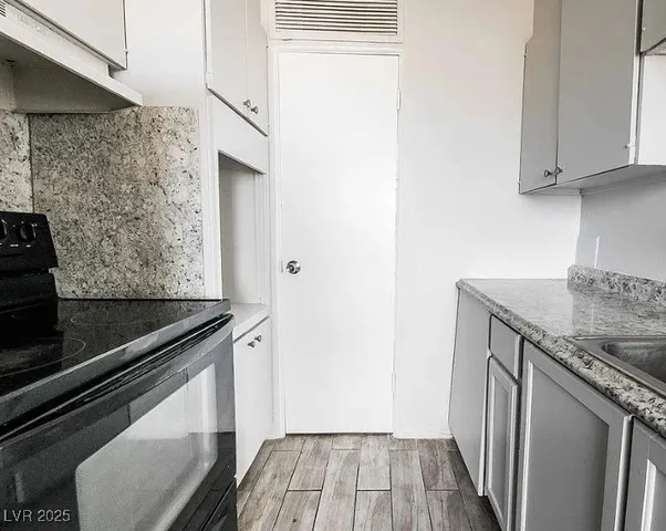 $999 | 239 West Cleveland Avenue, Unit 1, Las Vegas, NV 89102