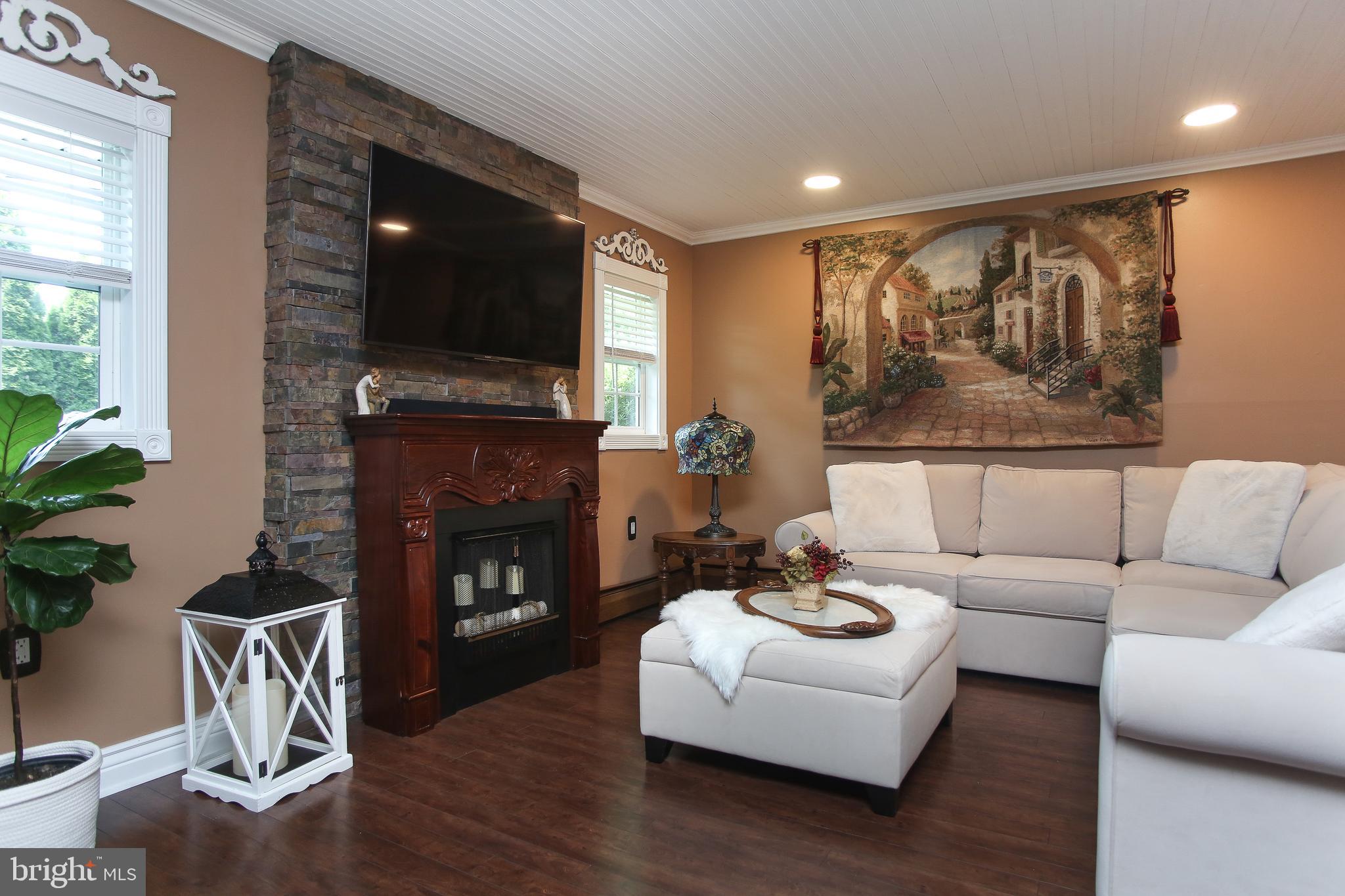 23 Hilltop Road Levittown, PA 19056 - Photo 7 of 26 Gallery Image 7