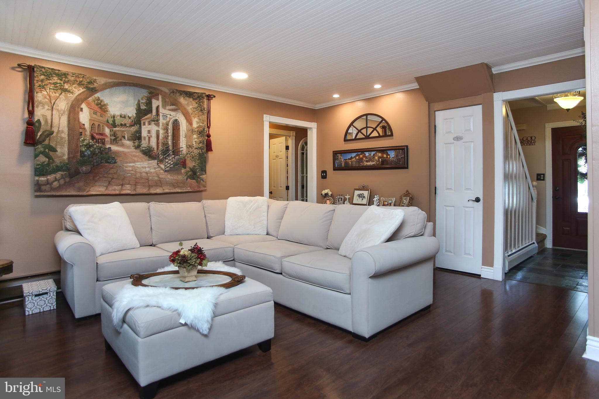 23 Hilltop Road Levittown, PA 19056 - Photo 8 of 26 Gallery Image 8