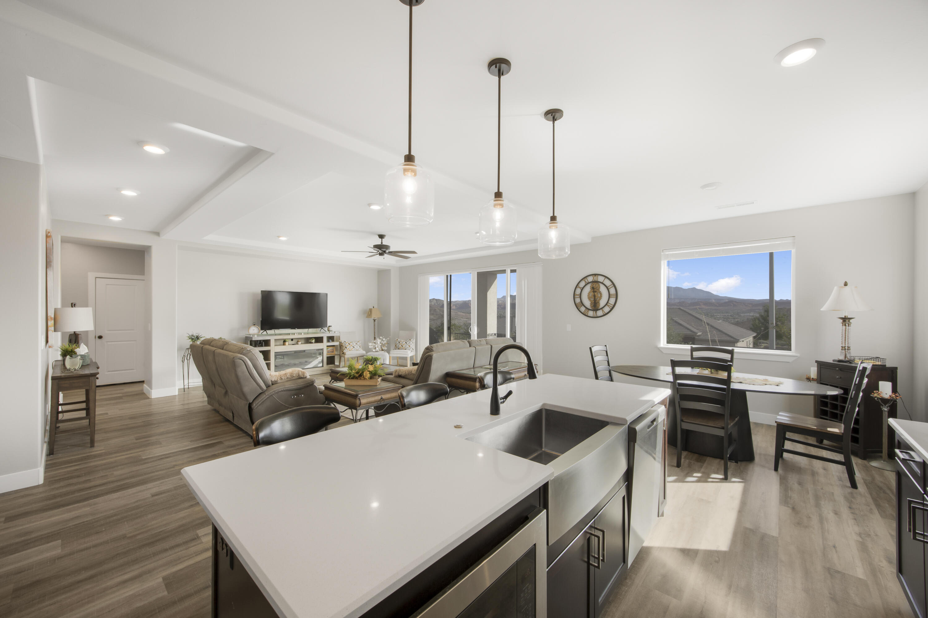 583 Alserio Lane St. George, UT 84770 - Photo 12 of 42 Kitchen