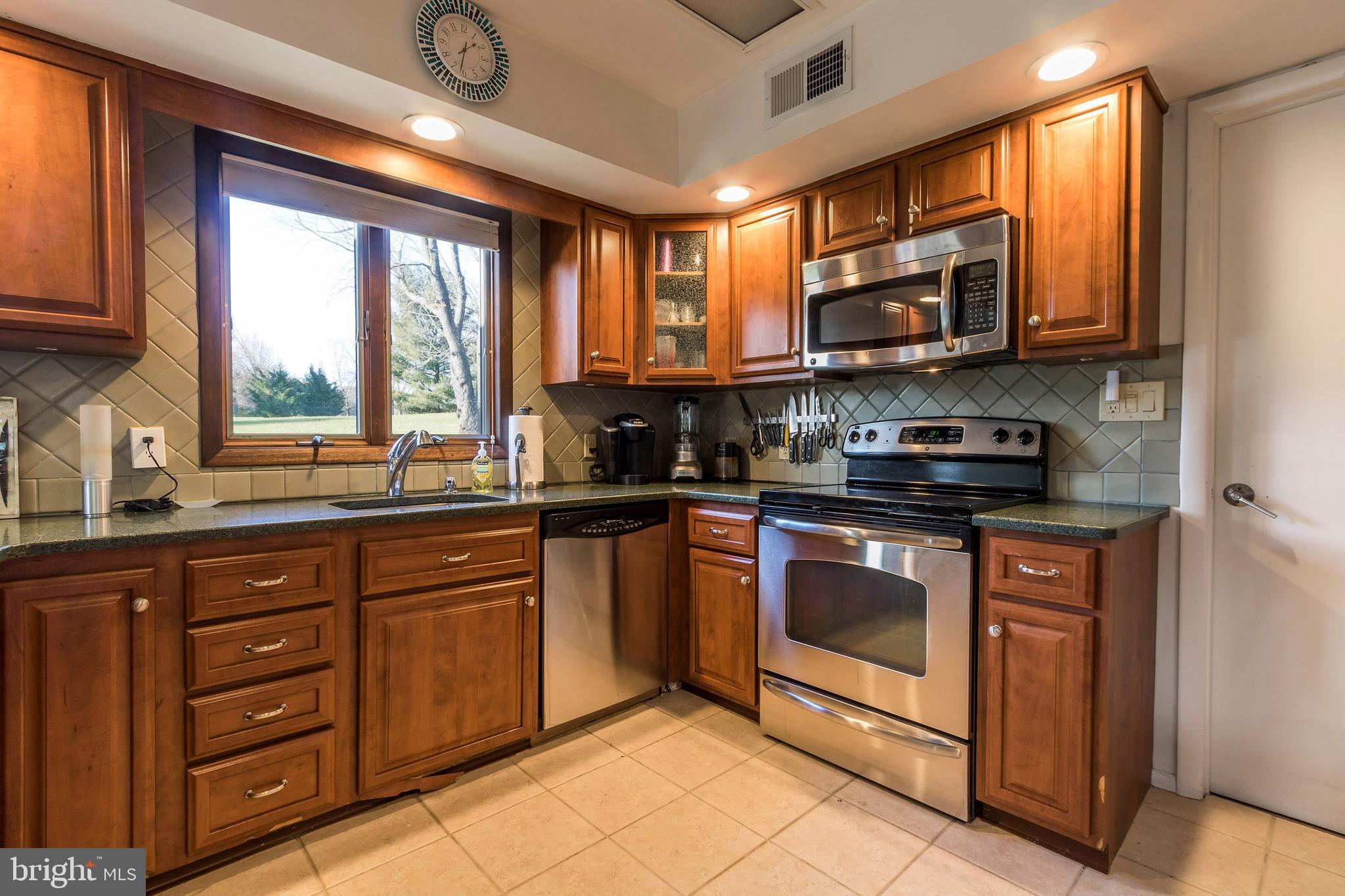 177 Firethorn Road Newtown, PA 18940 - Photo 15 of 30 Gallery Image 15