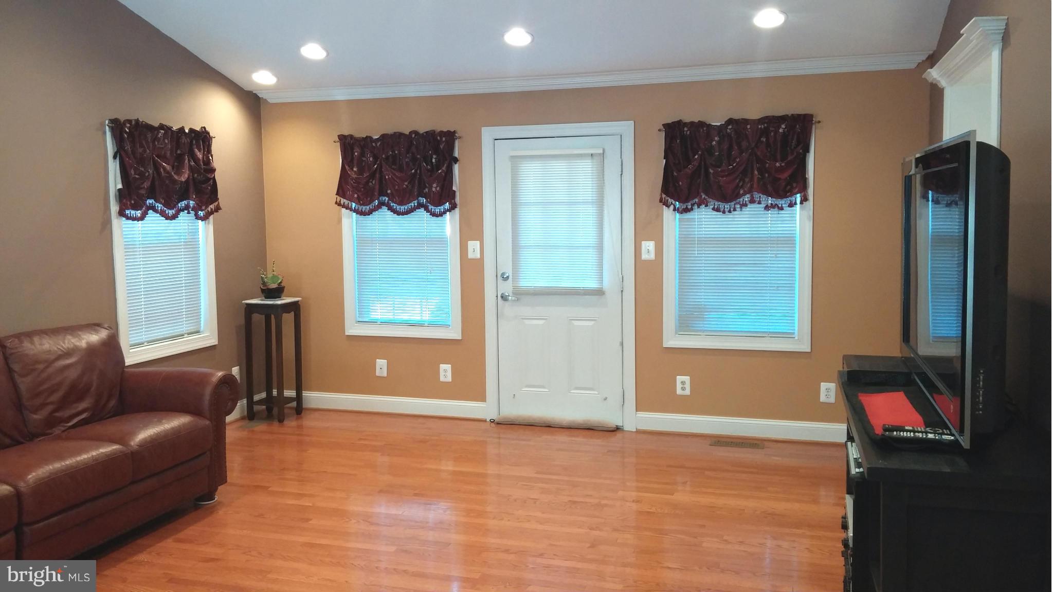7601 Mendota Place Springfield, VA 22150 - Photo 12 of 30 Family Room
