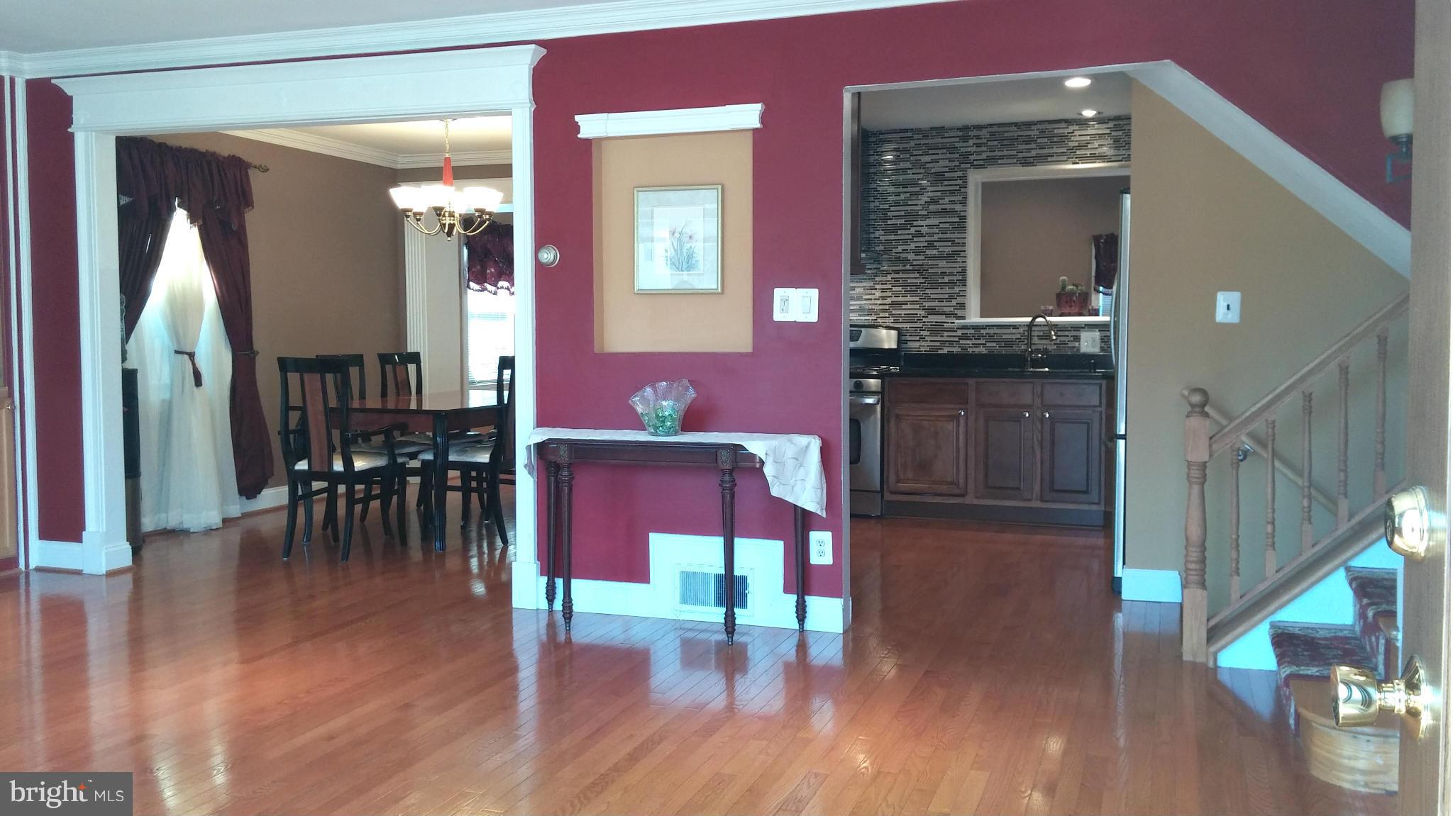 7601 Mendota Place Springfield, VA 22150 - Photo 3 of 30 Living Room