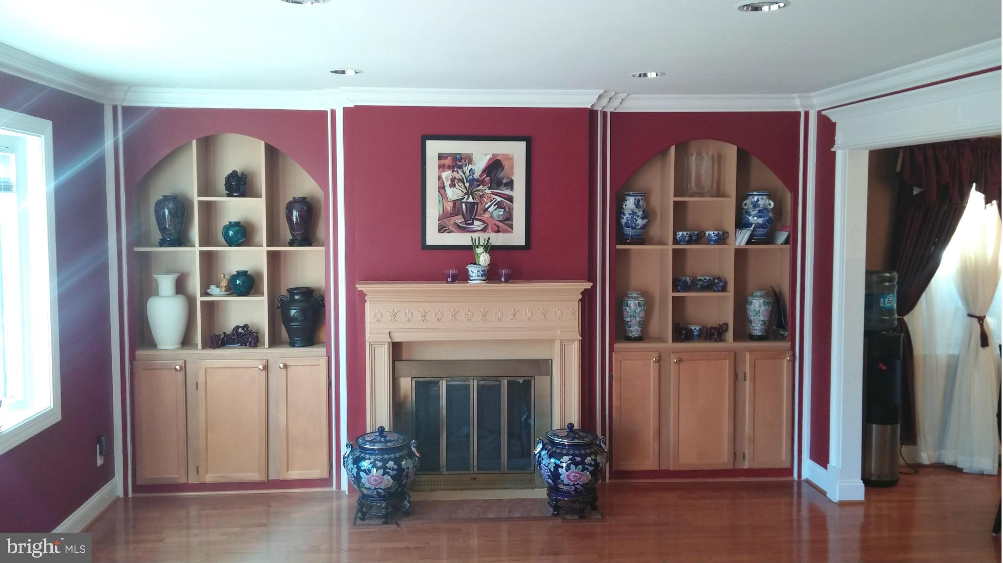 7601 Mendota Place Springfield, VA 22150 - Photo 5 of 30 Living Room