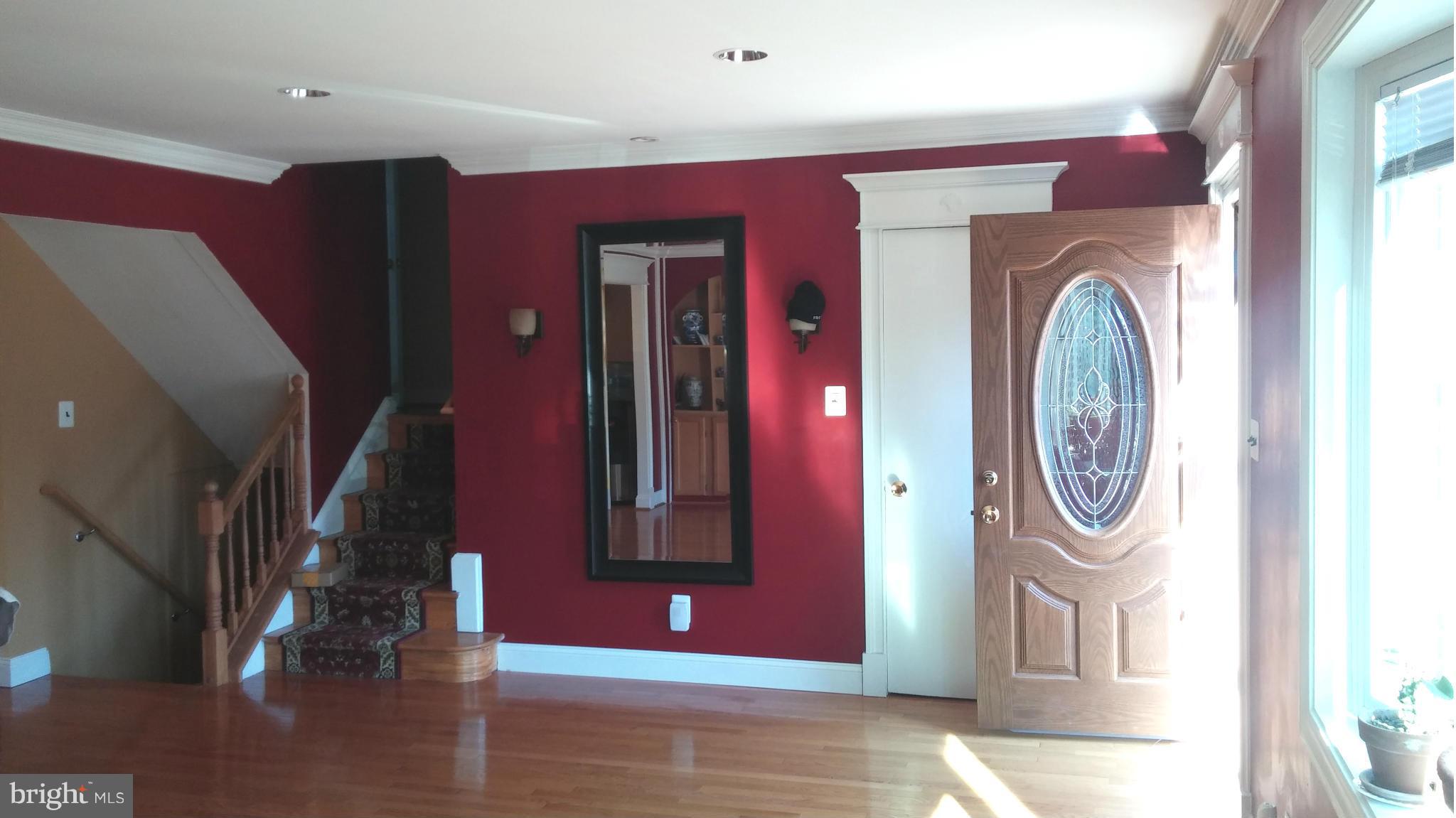 7601 Mendota Place Springfield, VA 22150 - Photo 6 of 30 Living Room