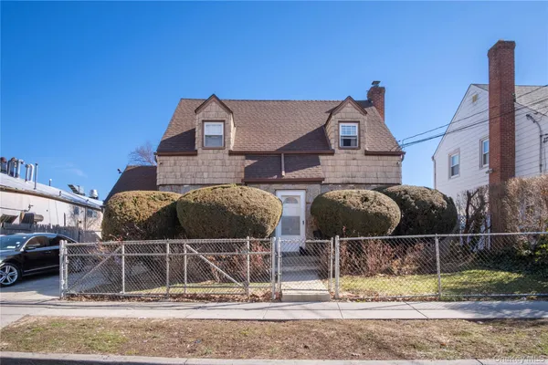$649,999 | 16 Hendrickson Avenue, Hempstead, NY 11550