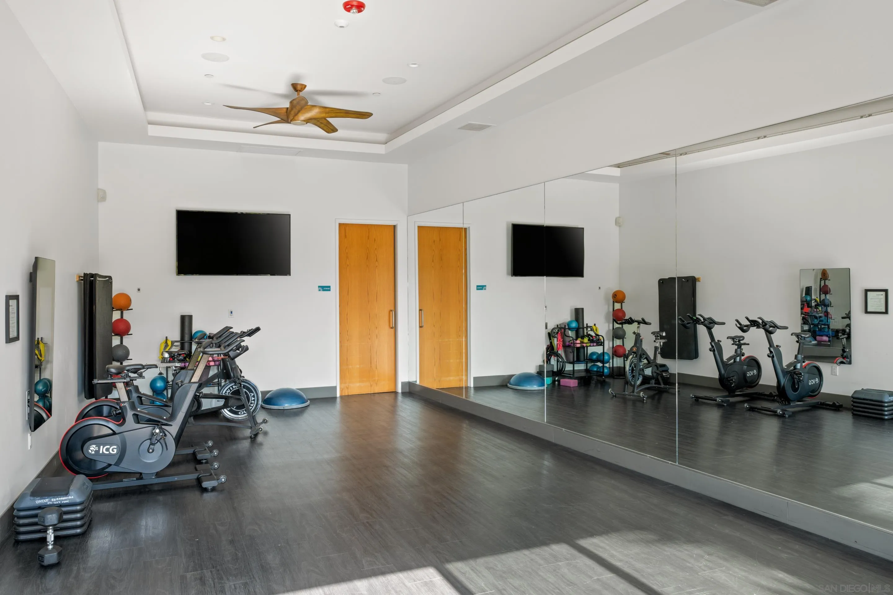 2731 Via Avella San Diego, CA 92108 - Photo 30 of 39 a view of a room with gym equipment