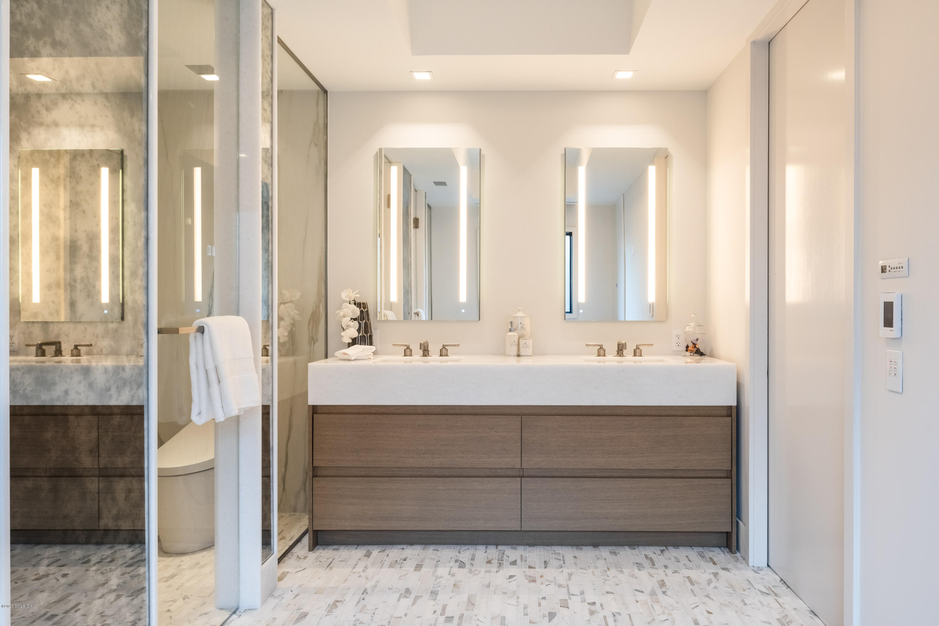 125 Field Point Road, Unit 1A Greenwich, CT 06830 - Photo 13 of 25 a bathroom with a sink and a mirror