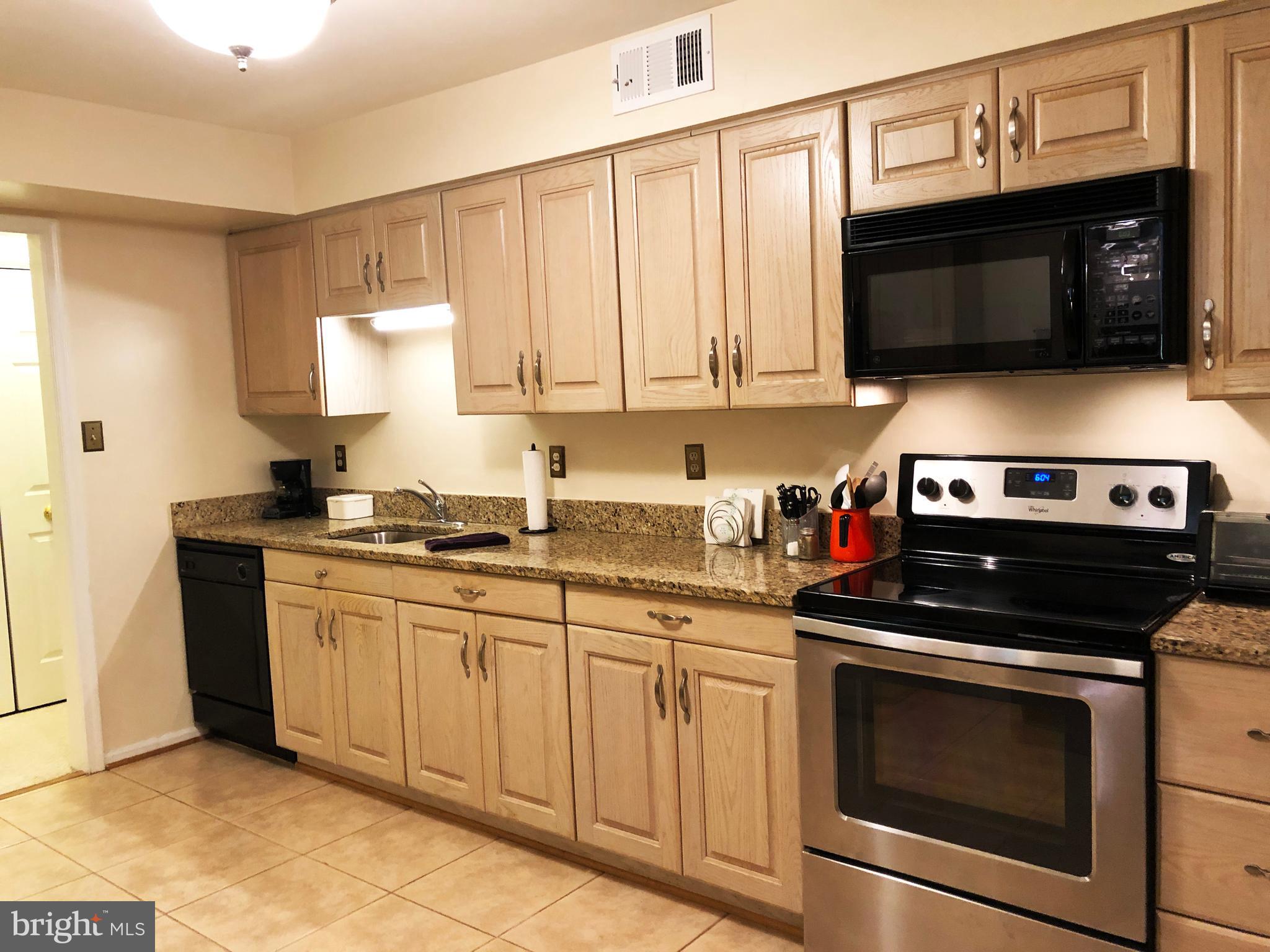 1575 Church Hill Place, Unit 1575 Reston, VA 20194 - Photo 9 of 31 Kitchen - granite counters, 16 x 16 ceramic floor