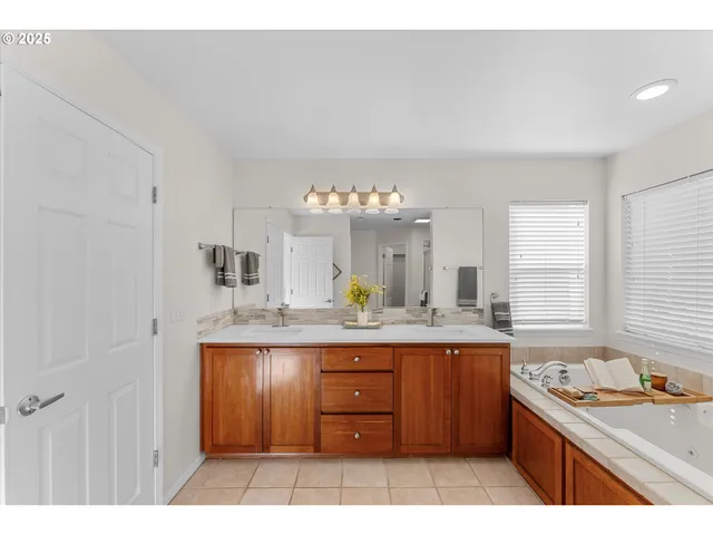 $725,000 | 7360 Southwest Bouchaine Court, Wilsonville, OR 97070