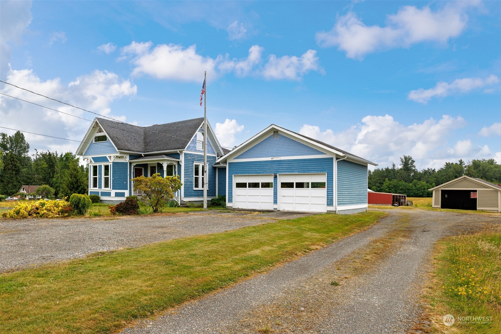1321 East Axton Road Bellingham, WA 98226 - Photo 4 of 40 a front view of a house with a yard and garage
