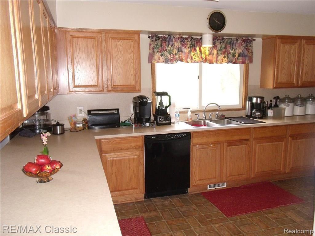 10750 County Line Road Ortonville, MI 48462 - Photo 18 of 56 DSCF3079.JPG