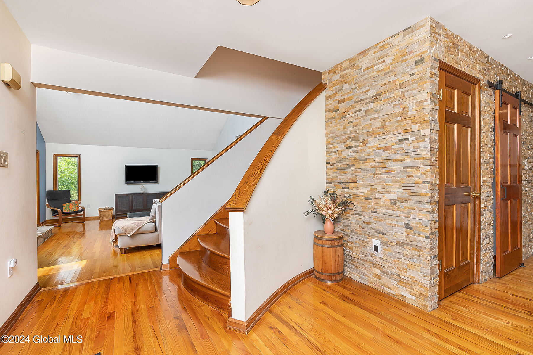 147 Kingsley Road Ballston, NY 12027 - Photo 3 of 42 stairs