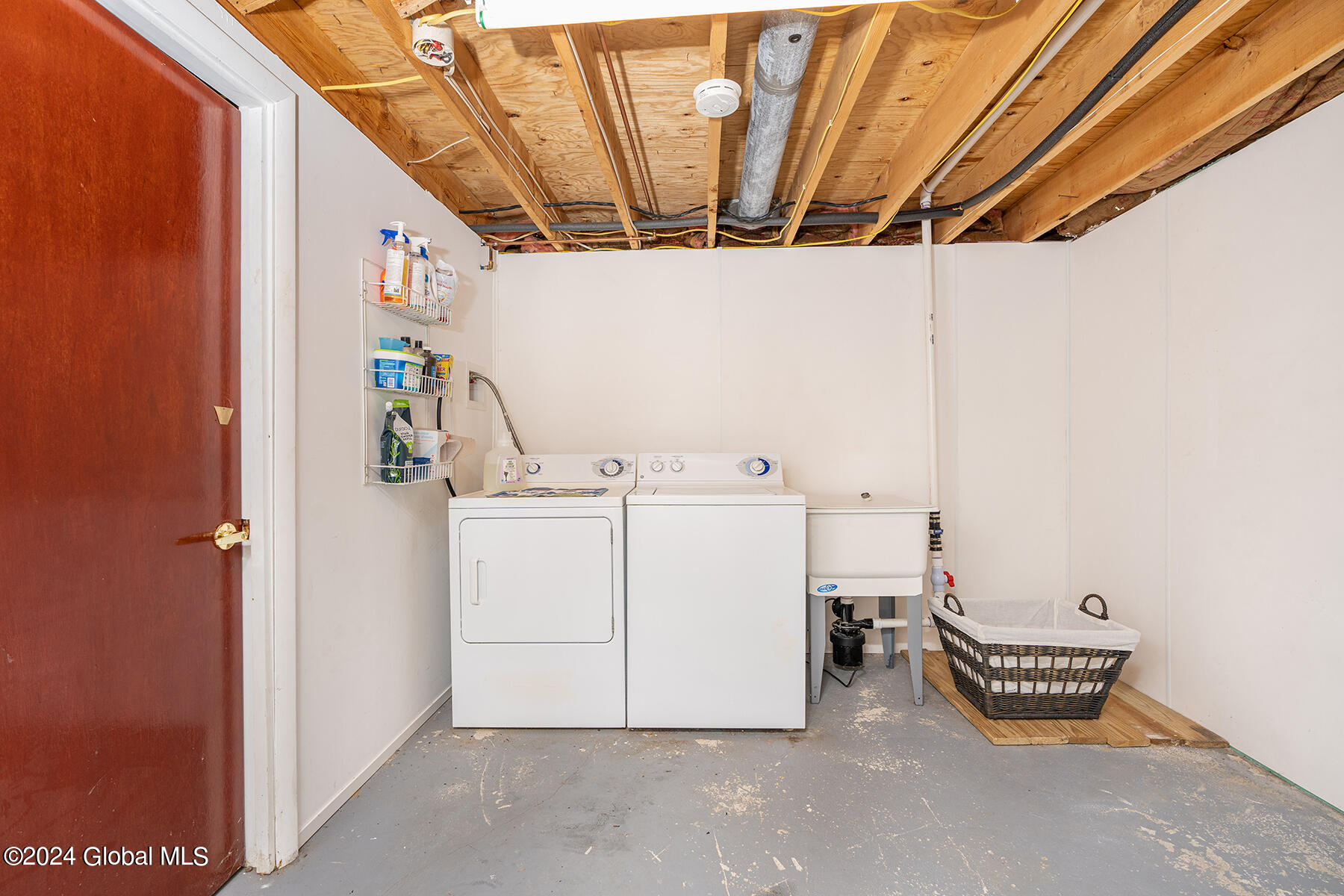 147 Kingsley Road Ballston, NY 12027 - Photo 34 of 42 laundry