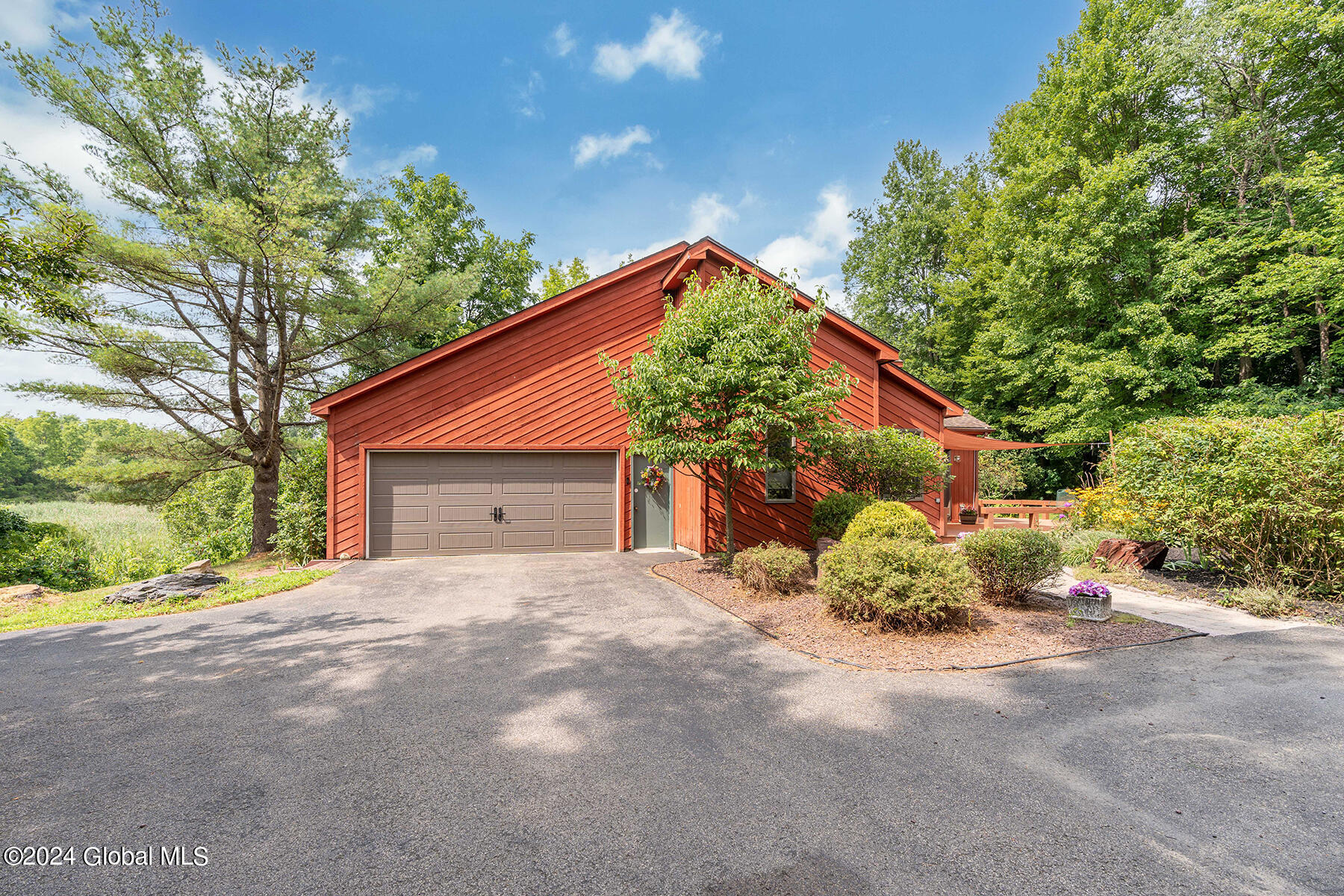 147 Kingsley Road Ballston, NY 12027 - Photo 35 of 42 front garage close