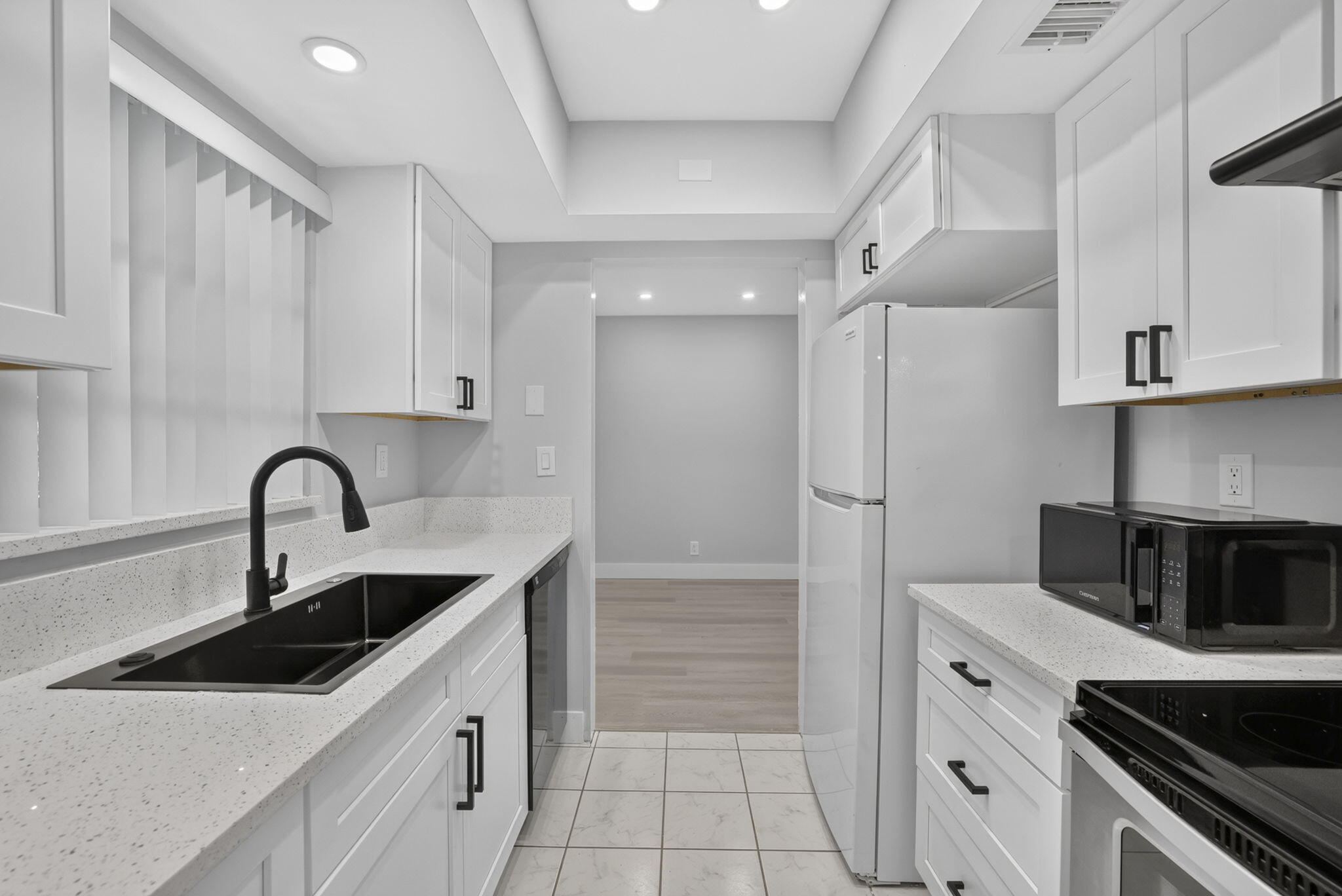 2755 Northeast 28th Avenue, Unit E2 Lighthouse Point, FL 33064 - Photo 14 of 62 9-web-or-mls-8I8A0876