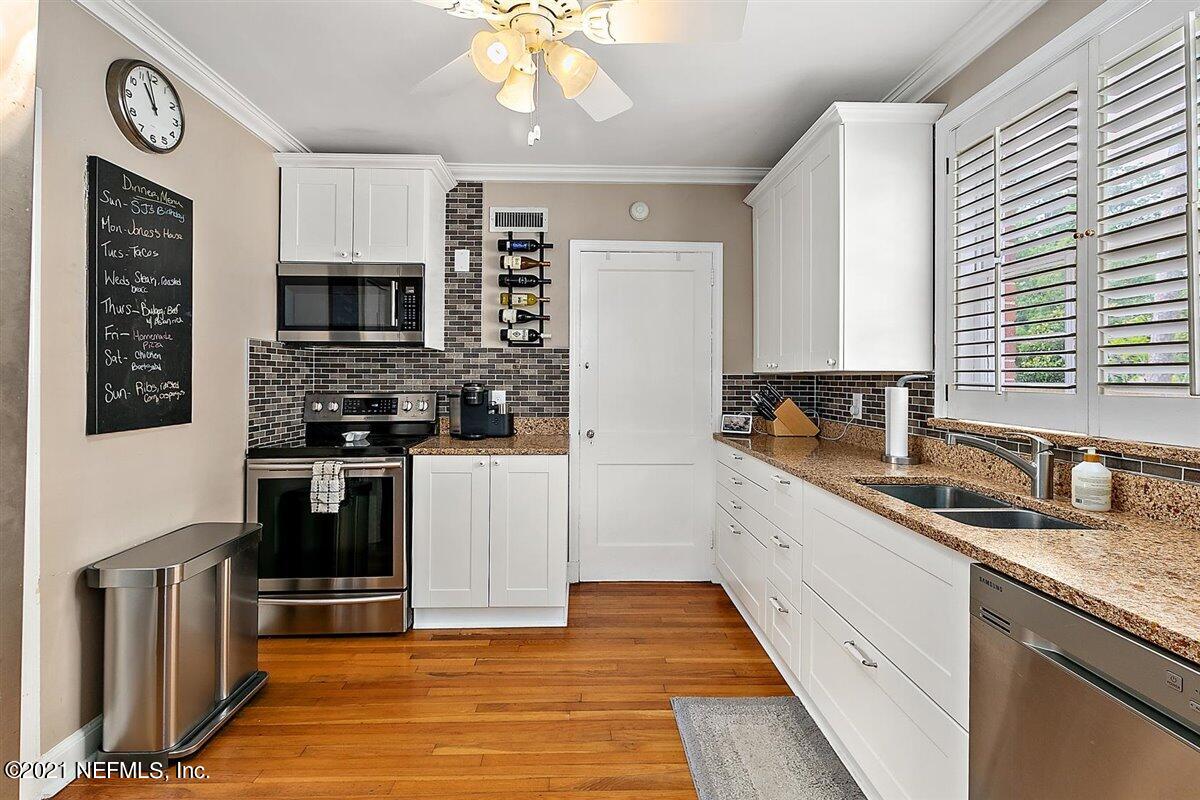 1422 Lakewood Road Jacksonville, FL 32207 - Photo 11 of 39 Kitchen
