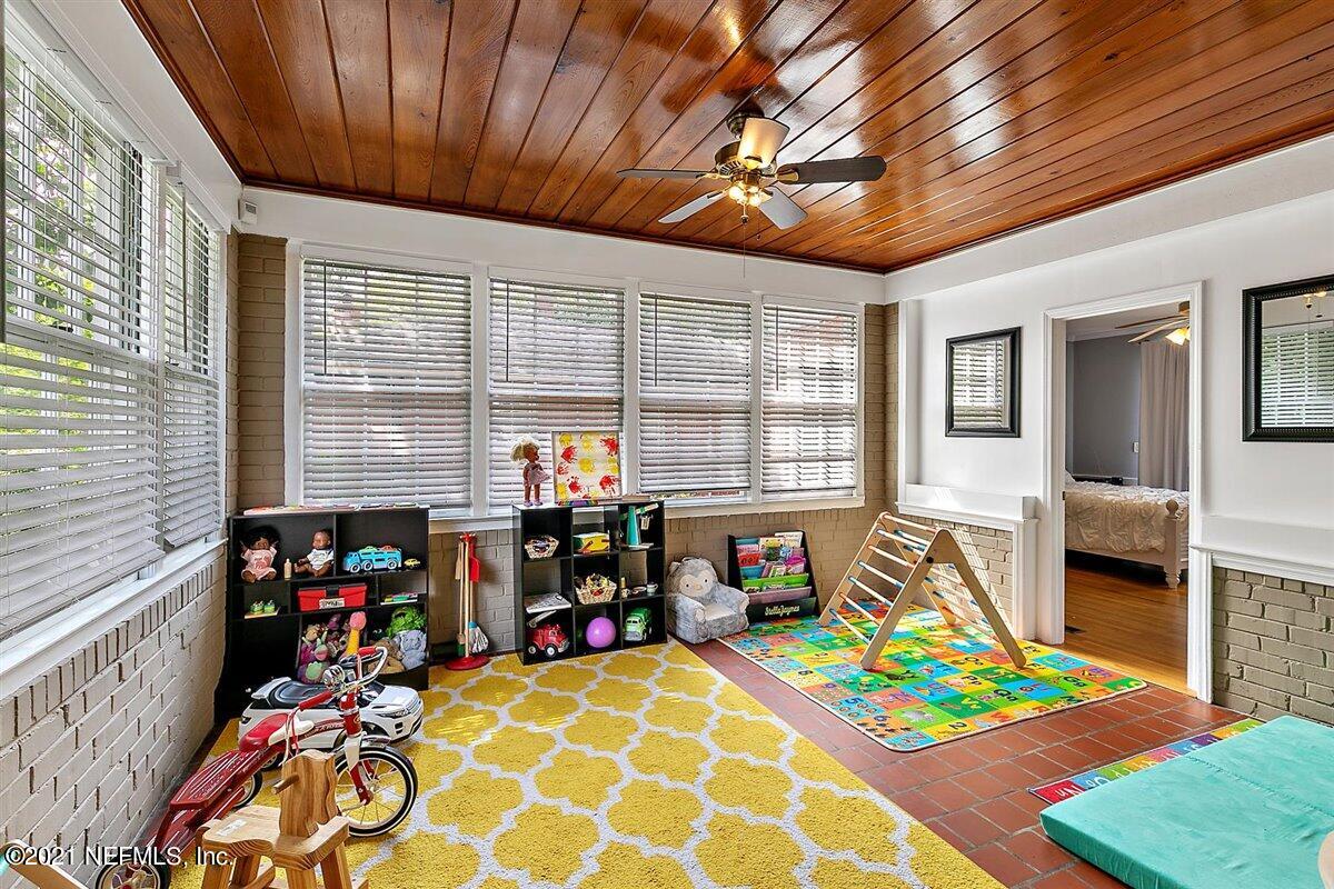 1422 Lakewood Road Jacksonville, FL 32207 - Photo 13 of 39 Sunroom