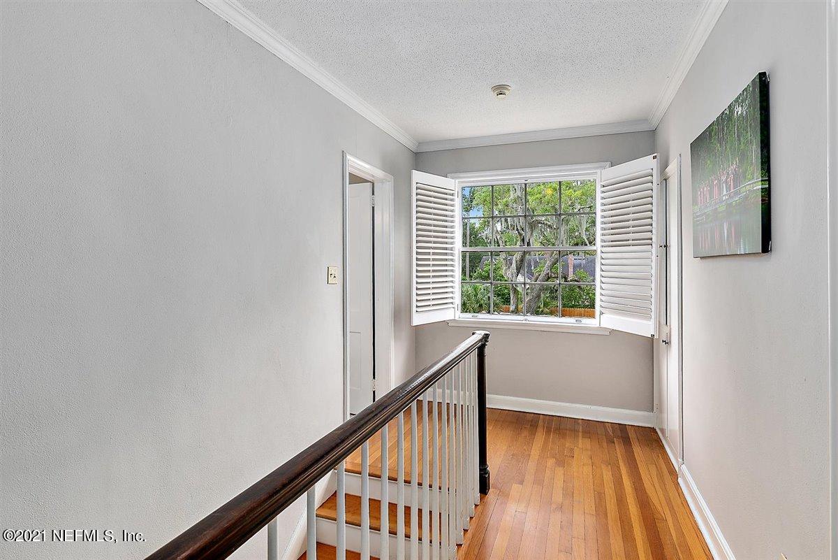 1422 Lakewood Road Jacksonville, FL 32207 - Photo 18 of 39 Stair Landing