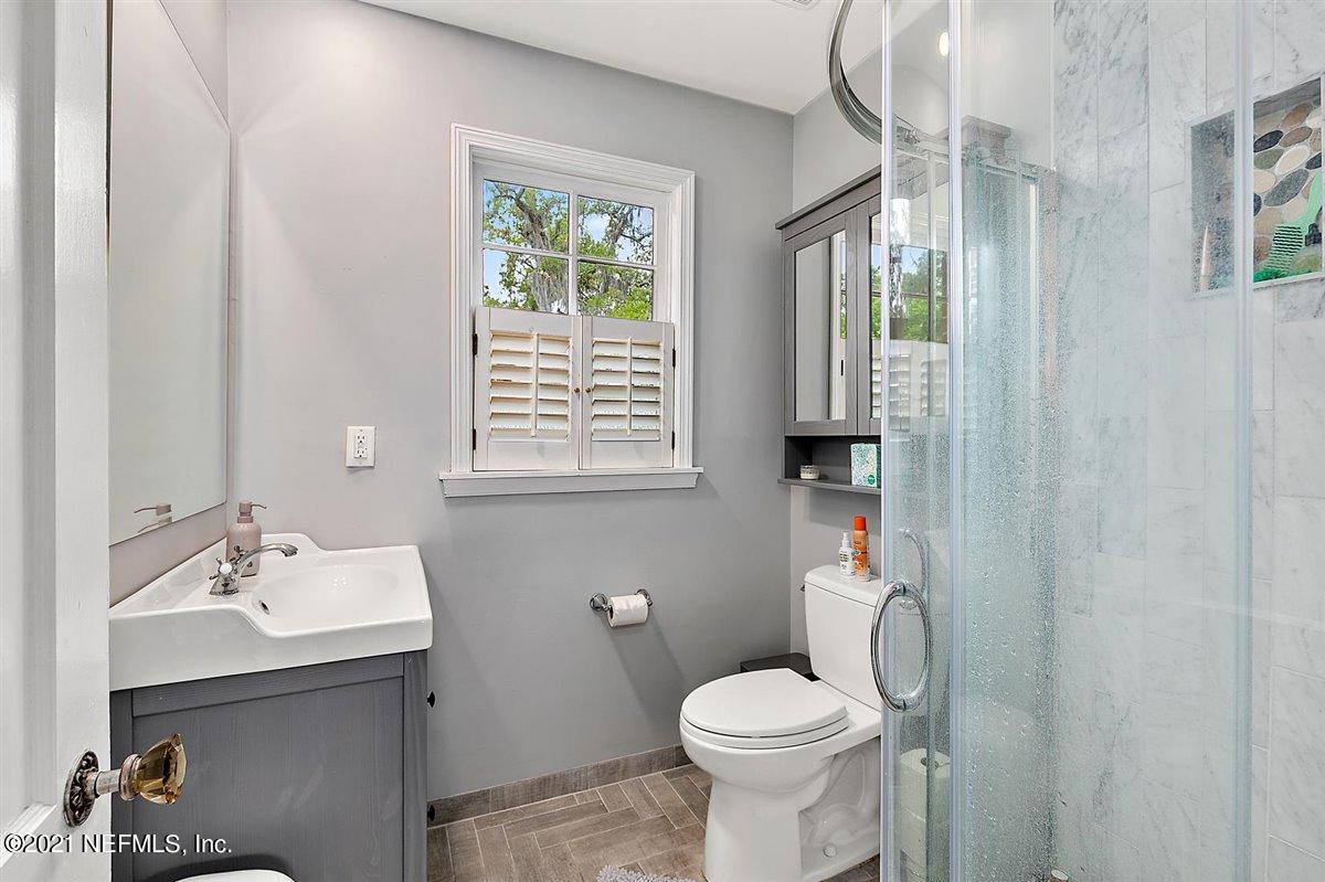 1422 Lakewood Road Jacksonville, FL 32207 - Photo 21 of 39 Primary Bathroom