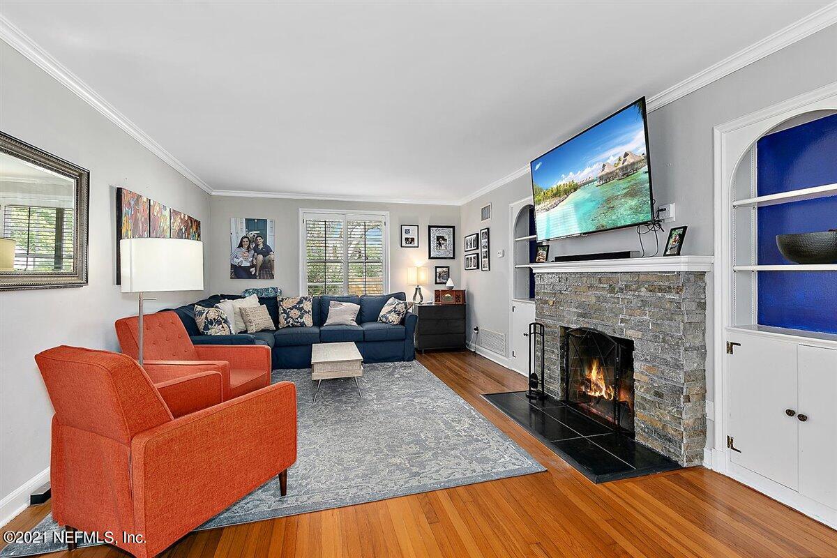 1422 Lakewood Road Jacksonville, FL 32207 - Photo 7 of 39 Living Room