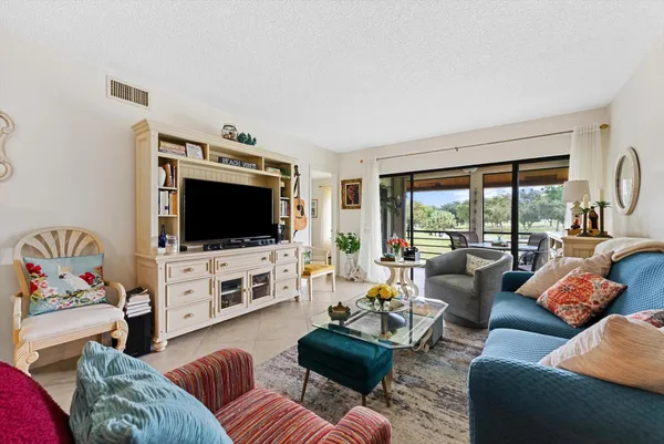 $3,750 | 11282 Green Lake Drive, Unit 204, Boynton Beach, FL 33437