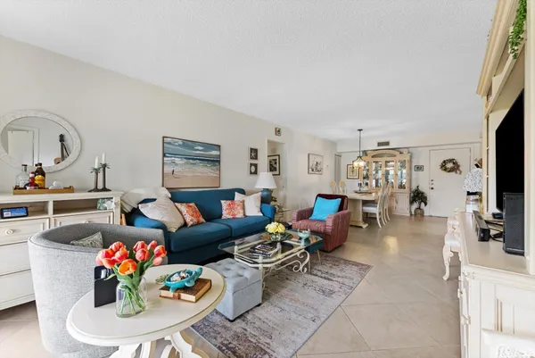 $3,750 | 11282 Green Lake Drive, Unit 204, Boynton Beach, FL 33437