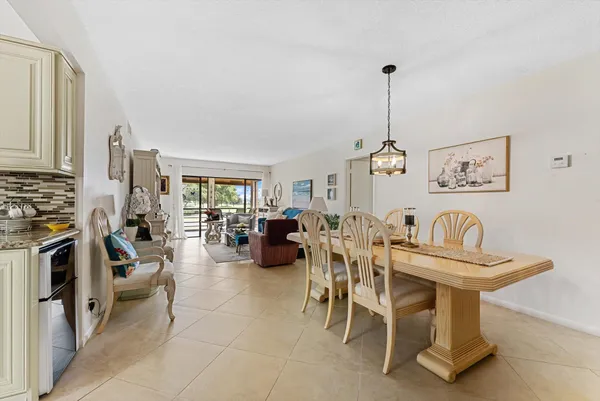 $3,750 | 11282 Green Lake Drive, Unit 204, Boynton Beach, FL 33437