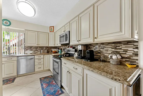 $3,750 | 11282 Green Lake Drive, Unit 204, Boynton Beach, FL 33437