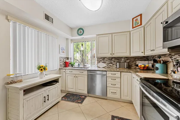 $3,750 | 11282 Green Lake Drive, Unit 204, Boynton Beach, FL 33437