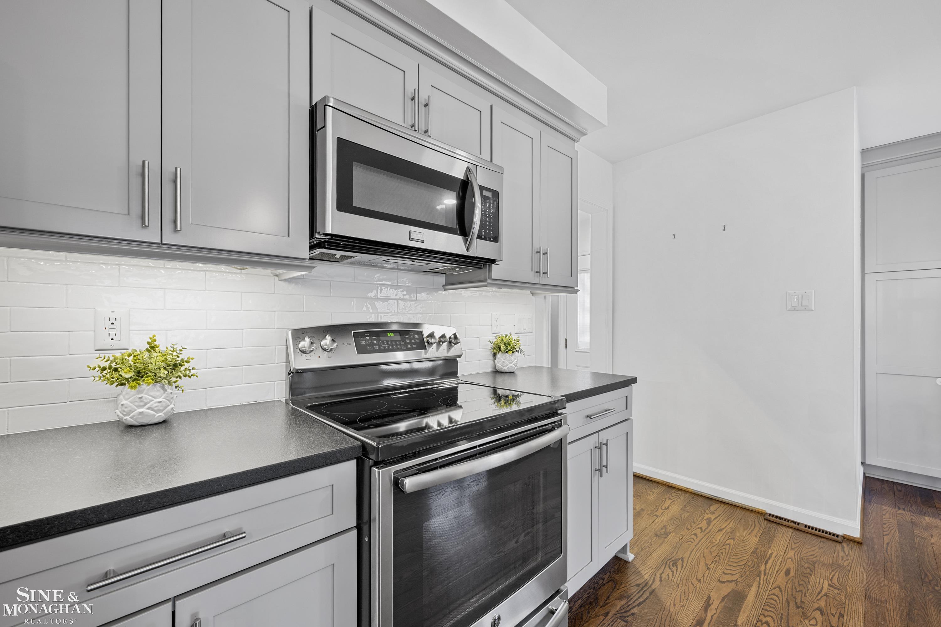 520 Roslyn Road Grosse Pointe Woods, MI 48236 - Photo 20 of 55