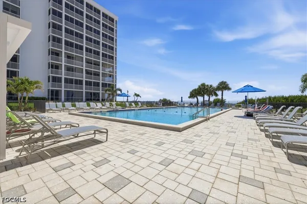 $500,000 | 7148 Estero Boulevard, Unit 423, Fort Myers Beach, FL 33931