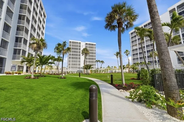$500,000 | 7148 Estero Boulevard, Unit 423, Fort Myers Beach, FL 33931