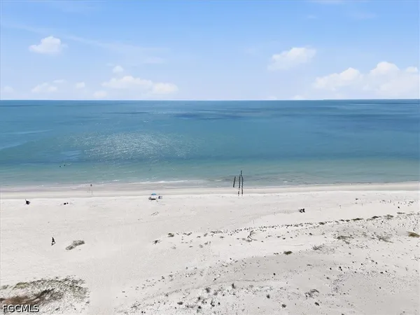 $500,000 | 7148 Estero Boulevard, Unit 423, Fort Myers Beach, FL 33931