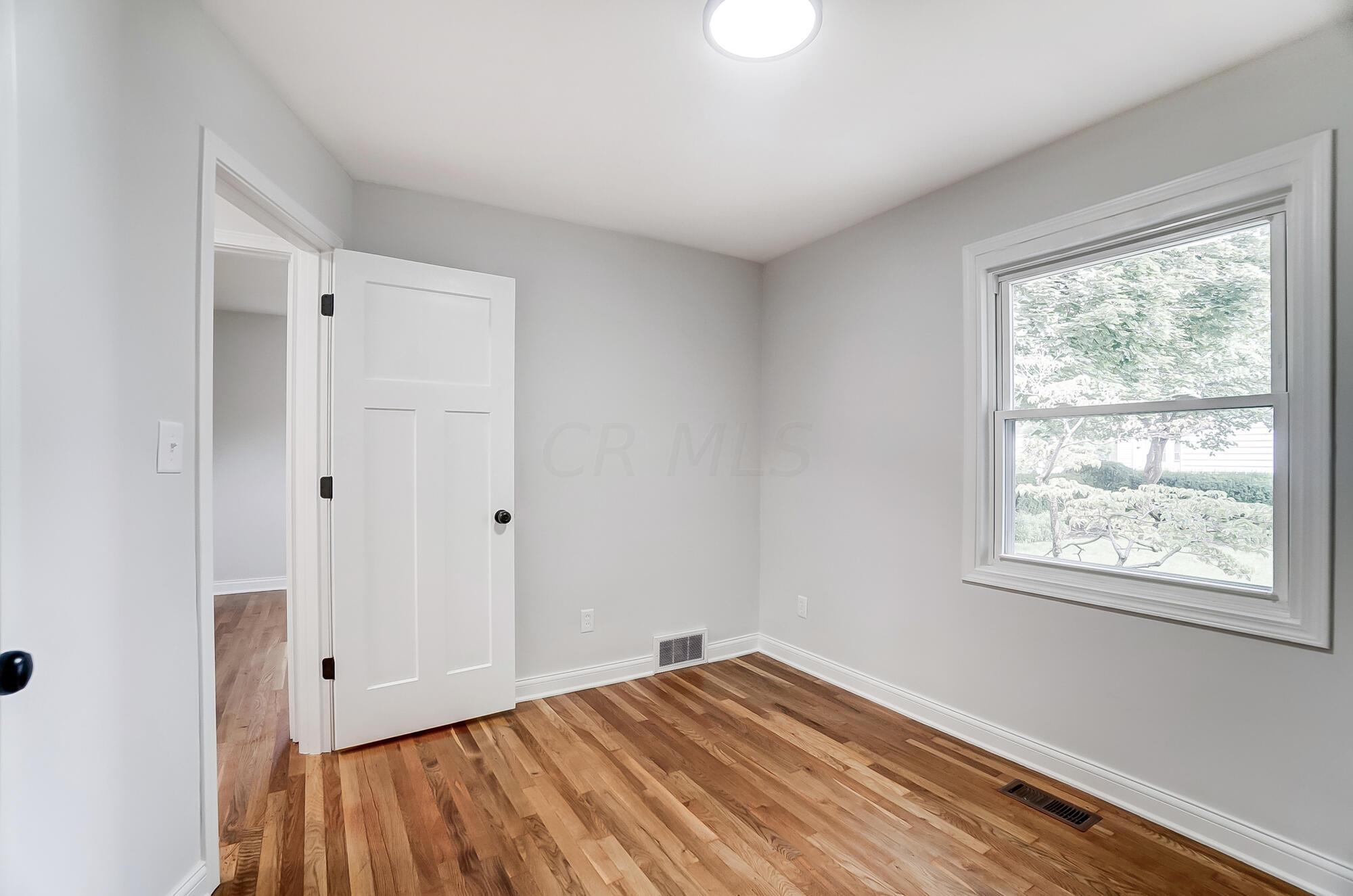 2166 Edgevale Road Columbus, OH 43221 - Photo 15 of 34 020