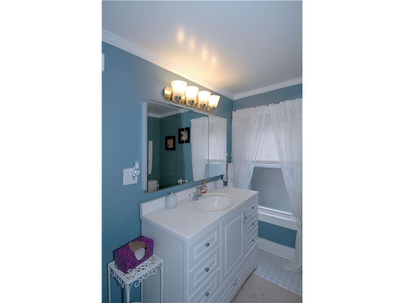 2240 West Hardies Road Gibsonia, PA 15044 - Photo 16 of 21 Full Bath. Updated full bath!