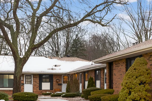 $219,900 | 19 Old Mill Drive, Unit 19, Holland, MI 49423