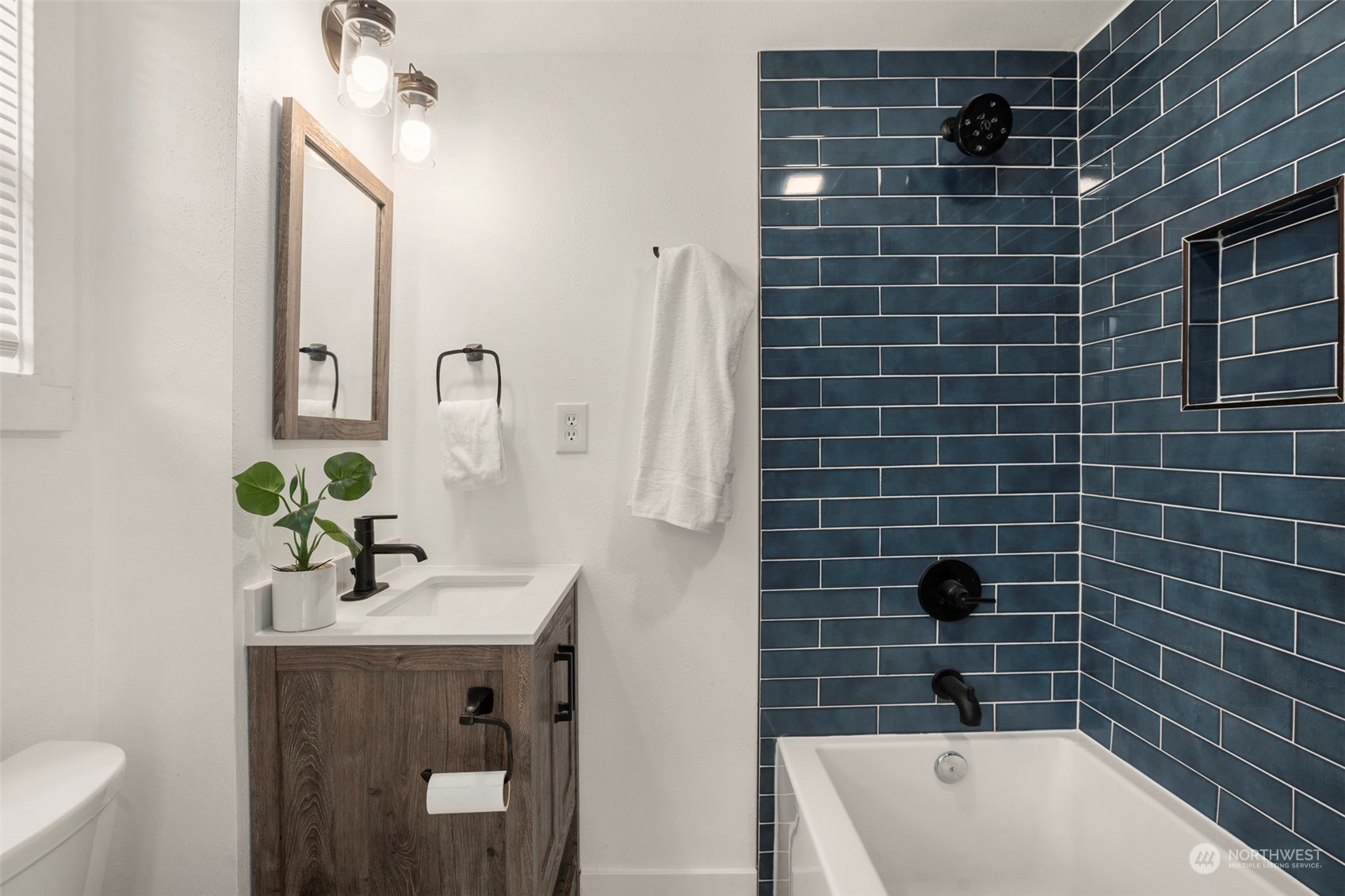 4510 2nd Avenue Northeast Seattle, WA 98105 - Photo 13 of 23 a bathroom with a sink and a bathtub