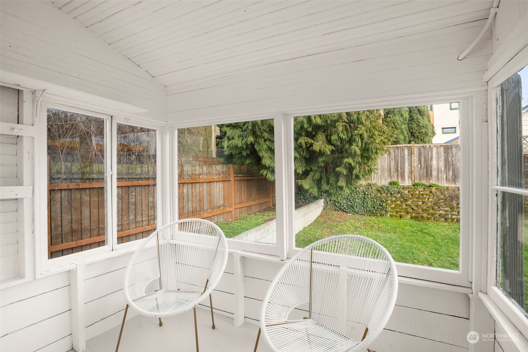 4510 2nd Avenue Northeast Seattle, WA 98105 - Photo 21 of 23 a living room with a garden and furniture