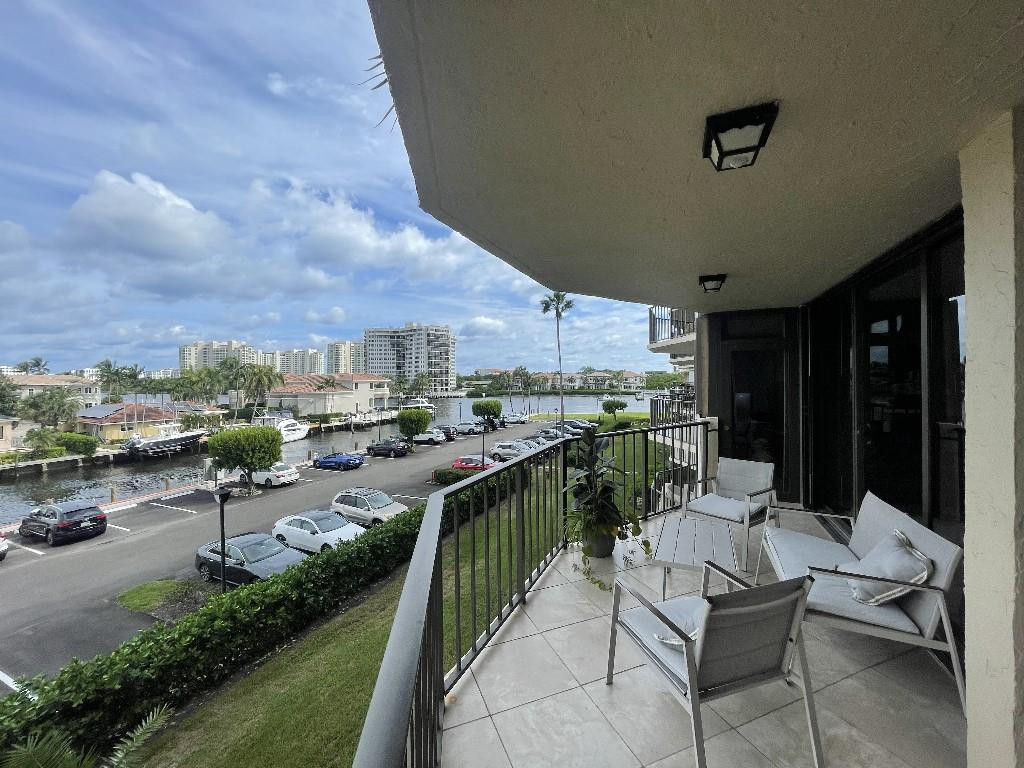 899 Jeffery Street, Unit 304 Boca Raton, FL 33487 - Photo 8 of 35 Photo 8