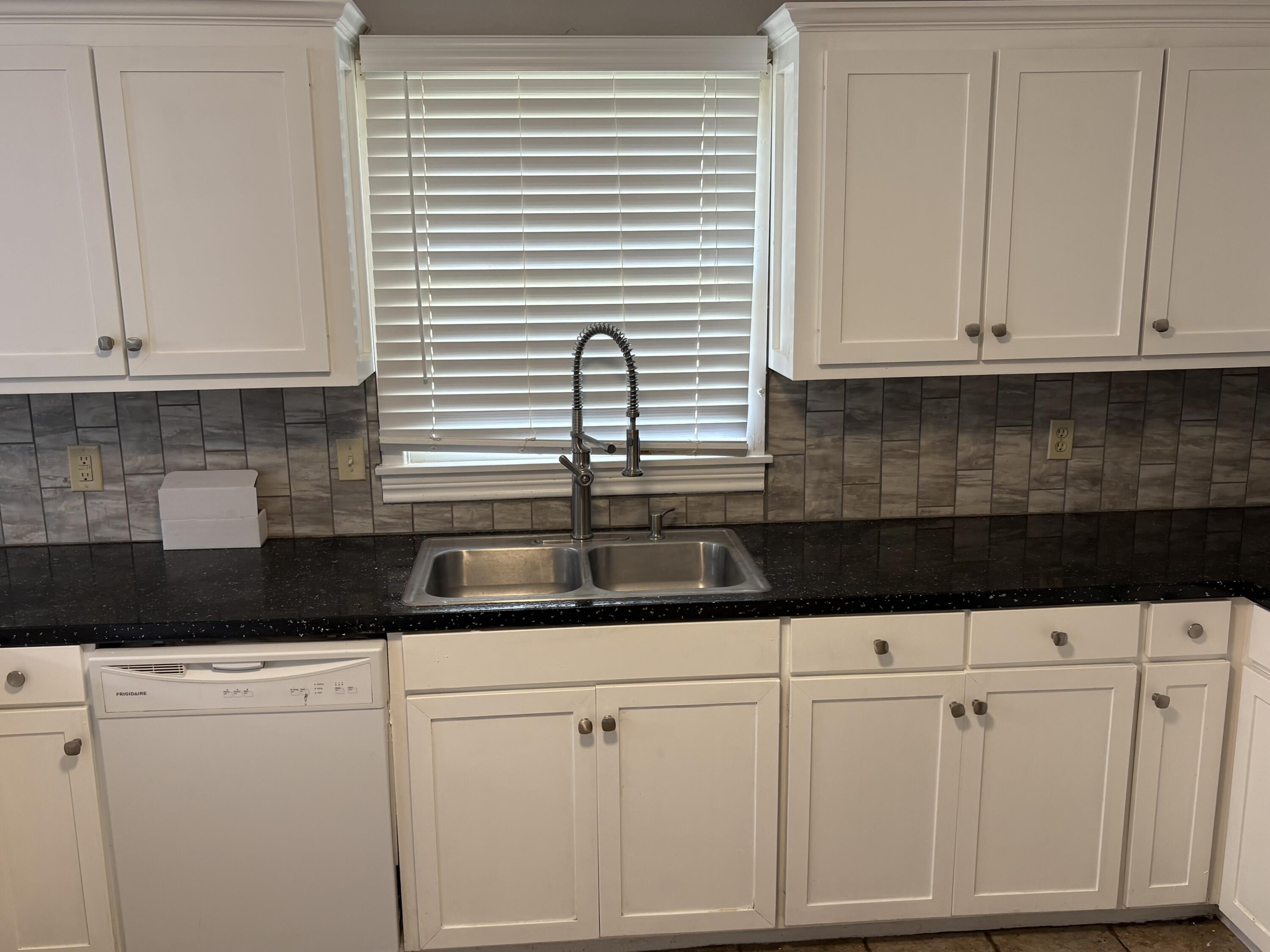 3025 57th Street Lubbock, TX 79413 - Photo 16 of 38 IMG_0513