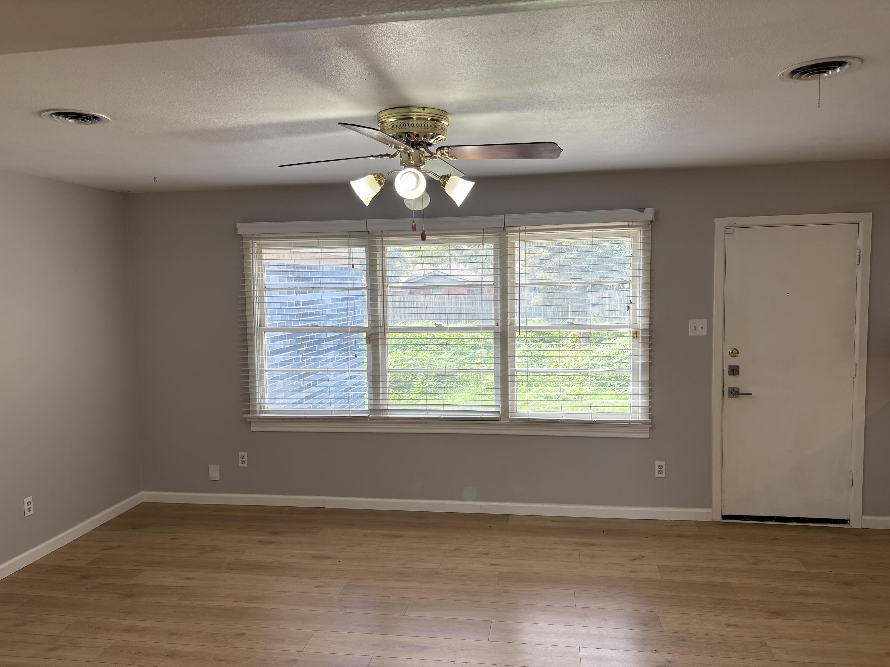 3025 57th Street Lubbock, TX 79413 - Photo 6 of 38 IMG_0500