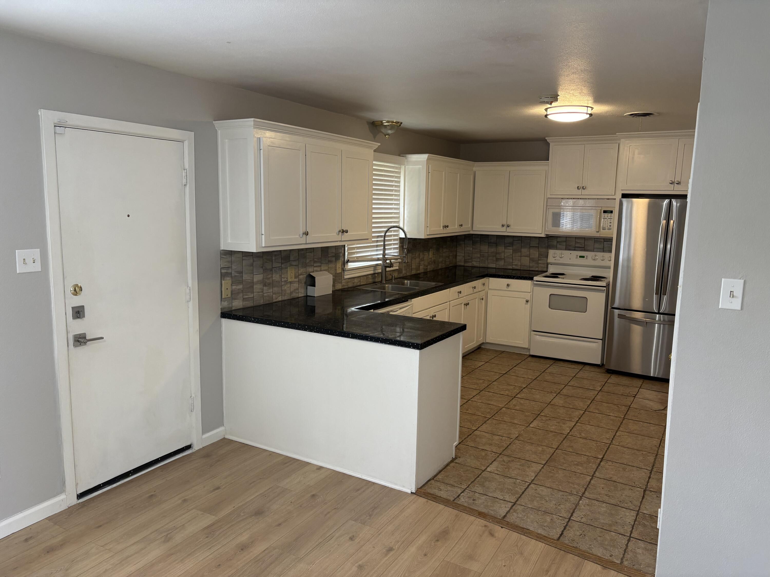 3025 57th Street Lubbock, TX 79413 - Photo 7 of 38 IMG_0501