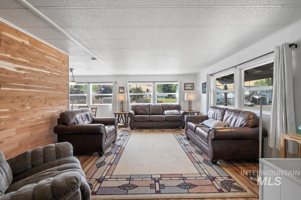 319 Pataha Street Pomeroy, WA 99347 - Photo 4 of 43 Living area