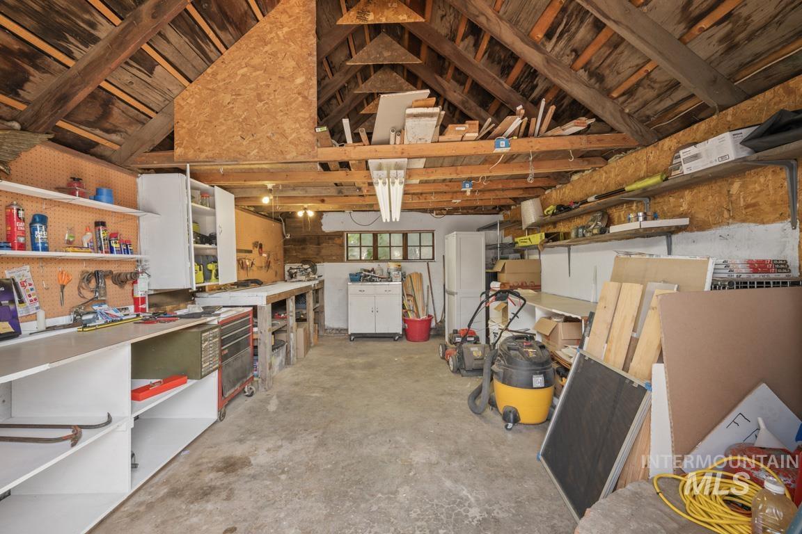 319 Pataha Street Pomeroy, WA 99347 - Photo 41 of 43 Inside small workshop