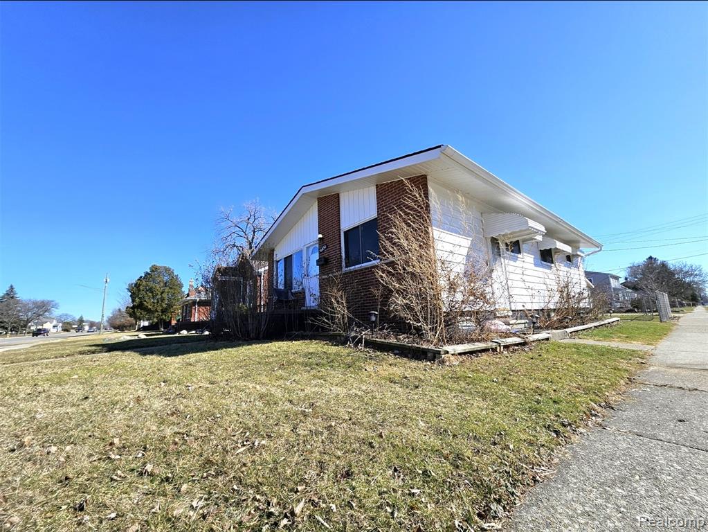 16830 Stephens Road Eastpointe, MI 48021 - Photo 1 of 30