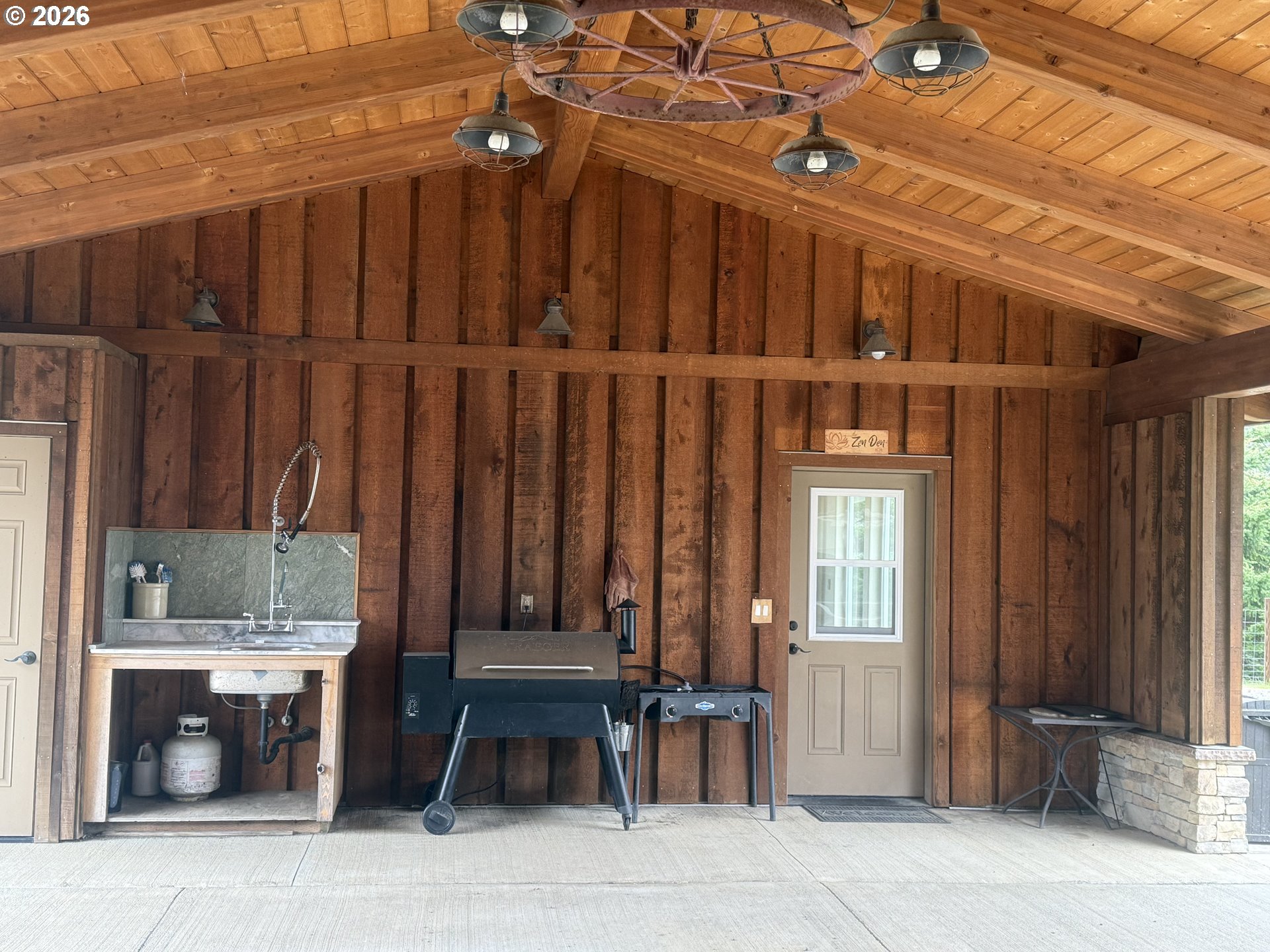 94621 North Bank Rogue River Road Gold Beach, OR 97444 - Photo 28 of 45 Sun Room