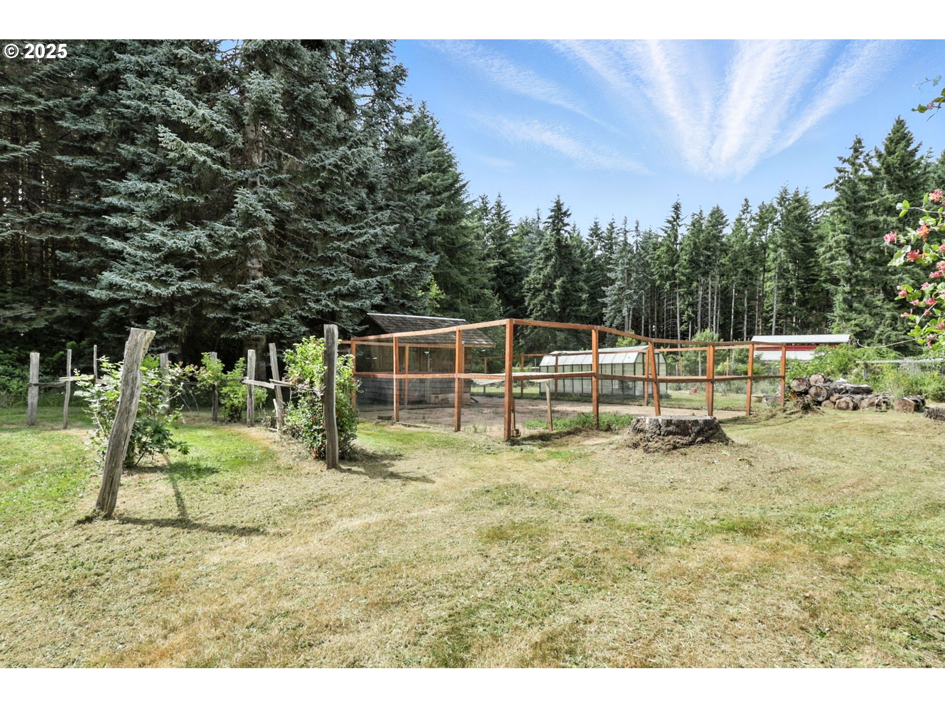 116 Noble Road Winlock, WA 98596 - Photo 39 of 48 a backyard of a house with barbeque oven