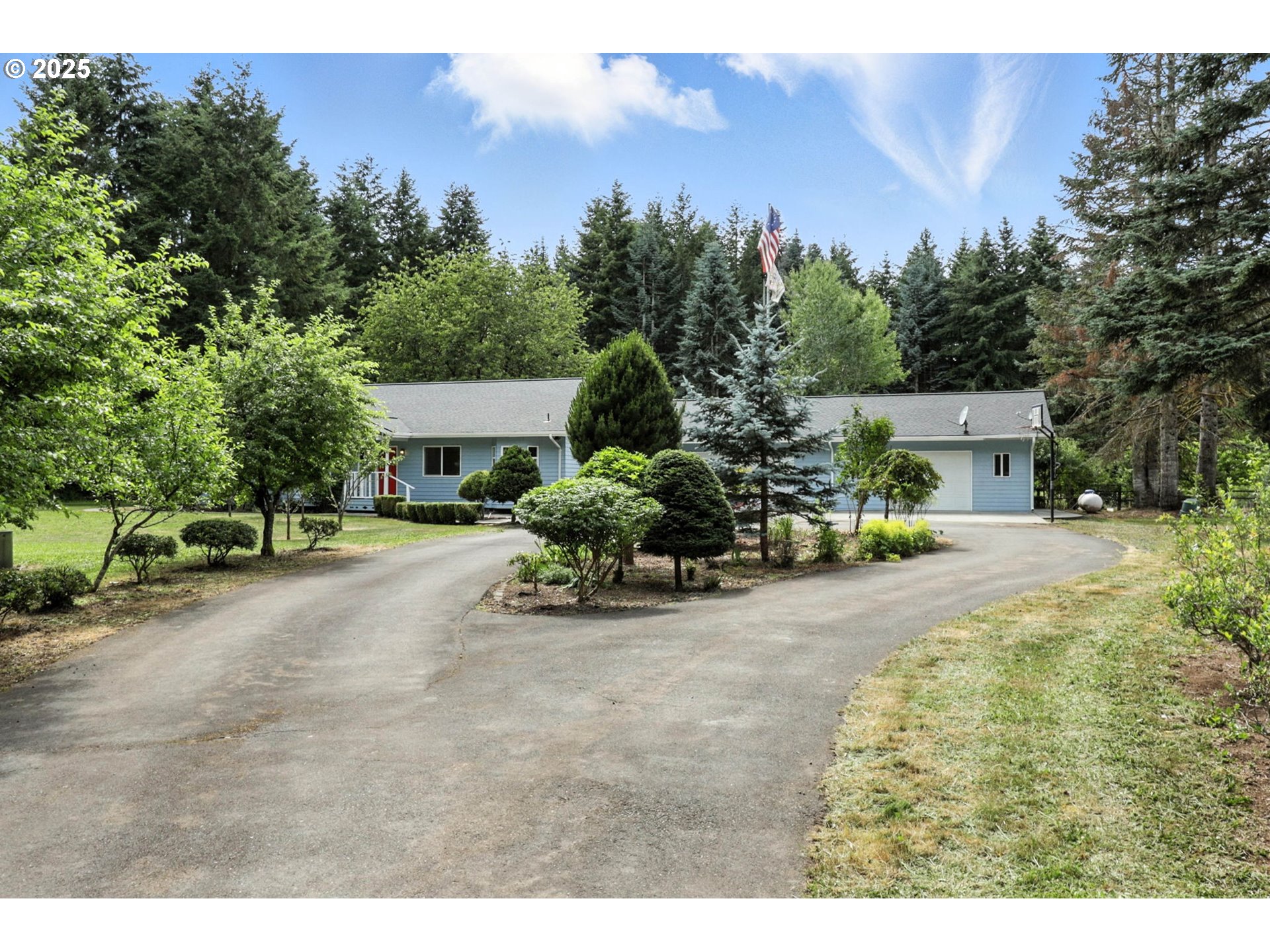 116 Noble Road Winlock, WA 98596 - Photo 42 of 48 a view of a house with backyard and a tree