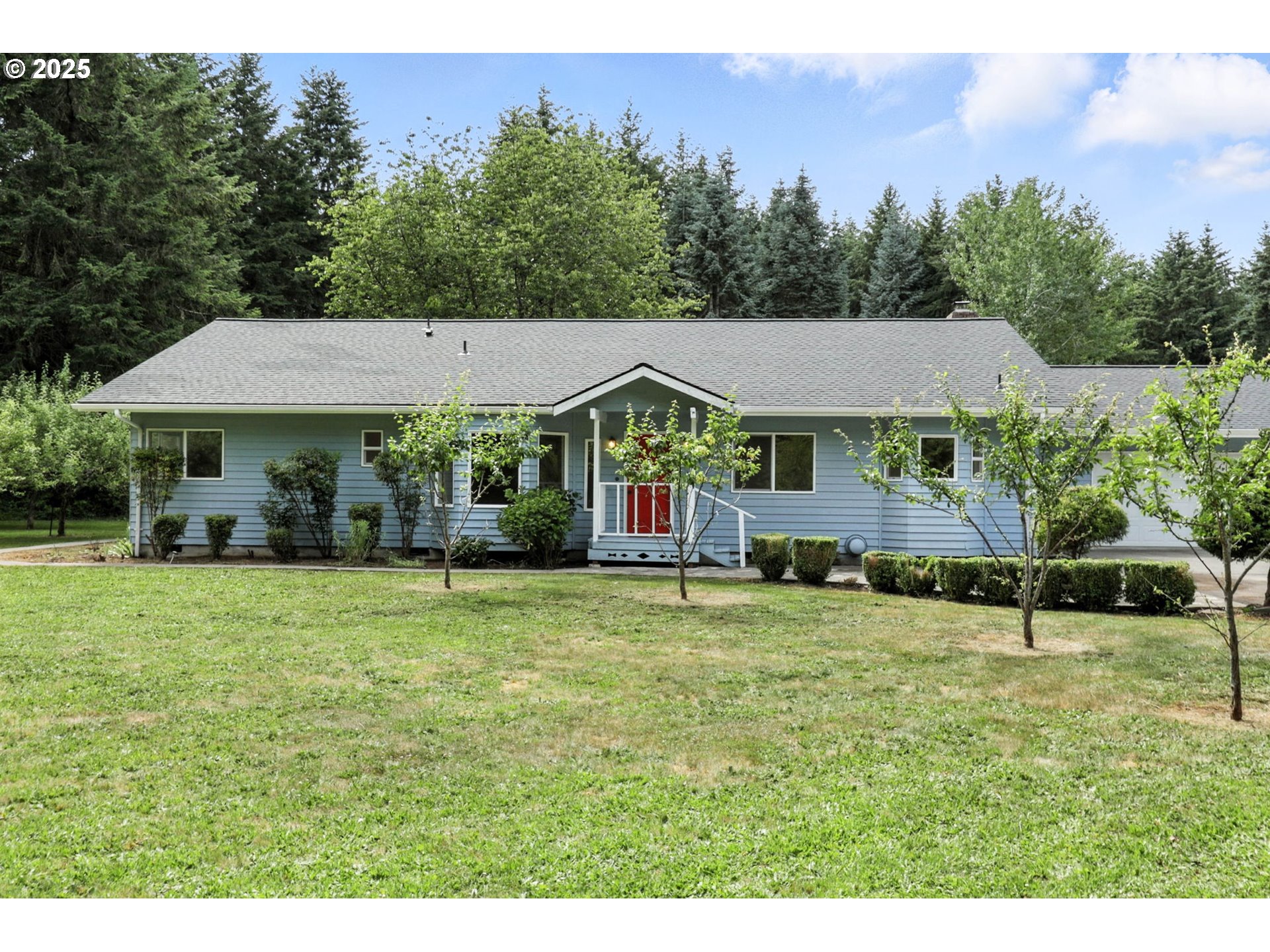 116 Noble Road Winlock, WA 98596 - Photo 45 of 48 a house with swimming pool in front of it